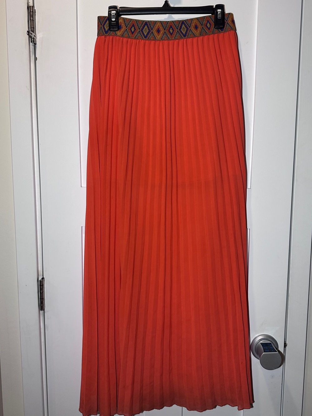 Ya Los Angeles Coral Pleated Maxi Skirt Patterned Waistband. Short Skirt Lining